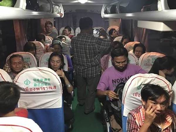 รถบัสที่ใช้ท่องเที่ยวในสิบสองปันนา